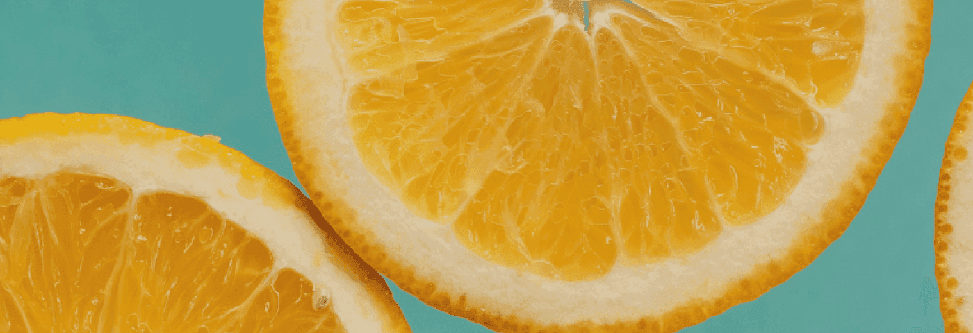 Orangen auf blauen Hintergrund