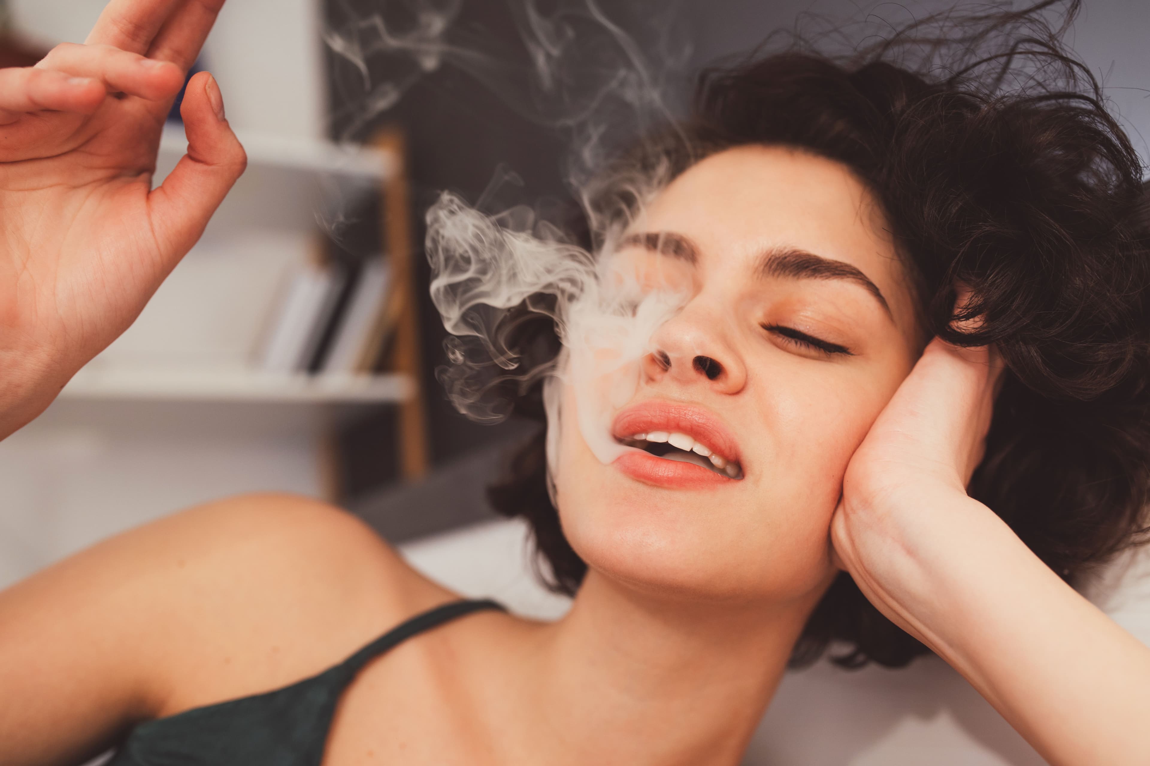 Top 5 Cannabis Strains für gute Laune -  flowzz.com