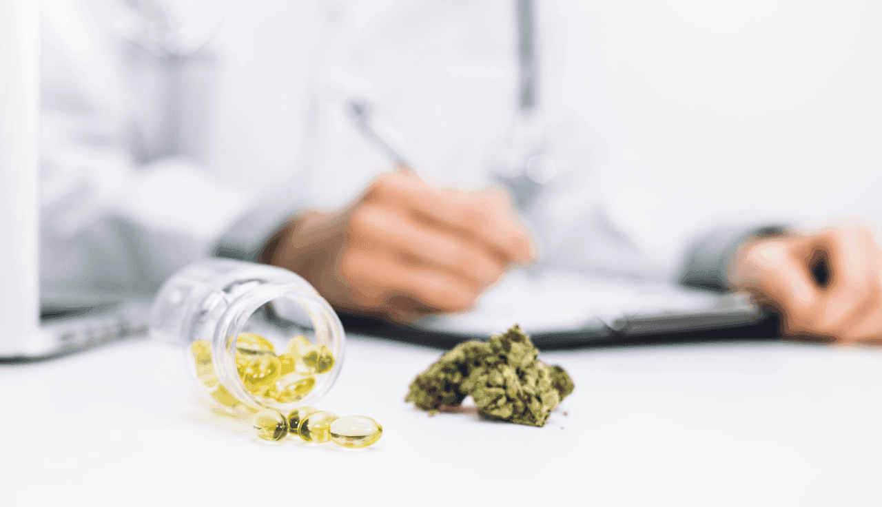 Arzt verschreibt Cannabis Rezept mit Cannabisblüten